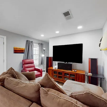 Peaceful Hideaway - Upstairs Unit B Apartment